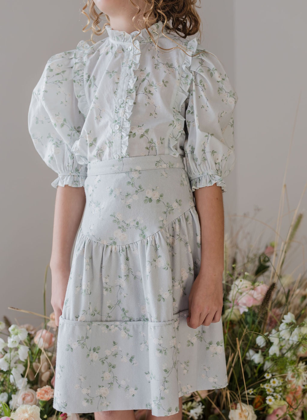 SET SKIRT AND BLOUSE CREAM BUD